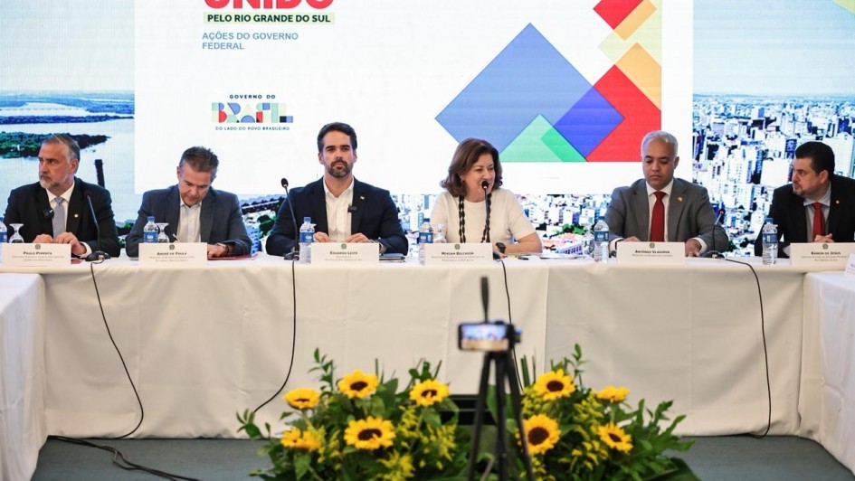 Foto mostra o governador Eduardo Leite e os ministros da Casa Civil, Miriam Belchior, e das Cidades, Ant&ocirc;nio Vladimir, e outras autoridades.
