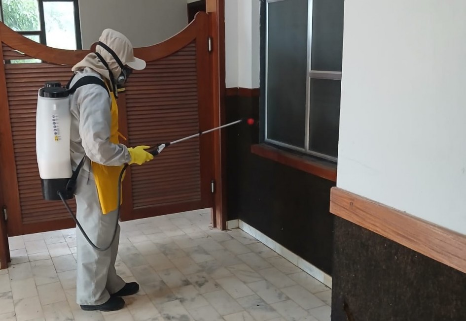 A BRI Aedes é borrifada dentro dos imóveis com um inseticida que tem ação durante quatro meses -Foto: Divulgação DVAS/Cevs
