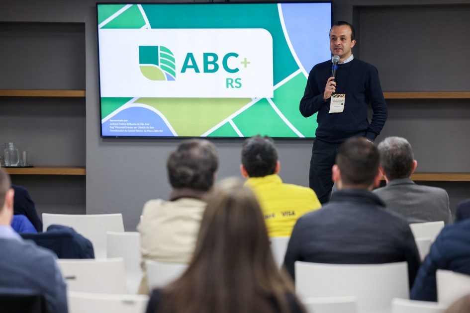 Coordenador do Plano ABC+ RS, Jackson Brilhante, apresentou painel sobre impacto das mudanças climáticas na agropecuária -Foto: Robson Nunes Guedes/Ascom Sefaz