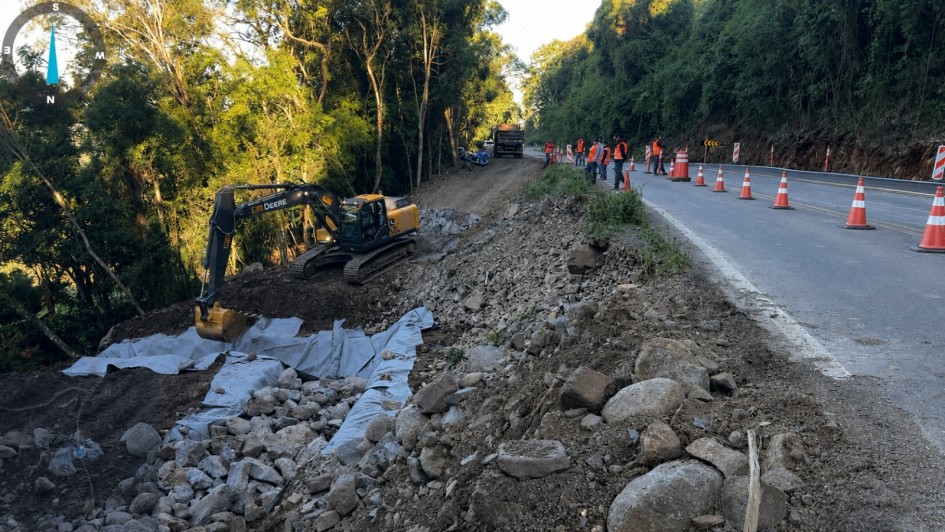 Com investimento de R$ 63,85 milh&otilde;es, a ERS-020 receber&aacute; obras de recupera&ccedil;&atilde;o do pavimento, melhorias na sinaliza&ccedil;&atilde;o e interven&ccedil;&otilde;es de conten&ccedil;&atilde;o ao longo de 18,49 quil&ocirc;metros