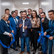 Foto mostra o vice-governador Gabriel Souza e autoridades na inaugura&ccedil;&atilde;o.