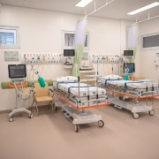 Foto mostra um leito no Hospital de Caridade de Palmeira das Miss&otilde;es.