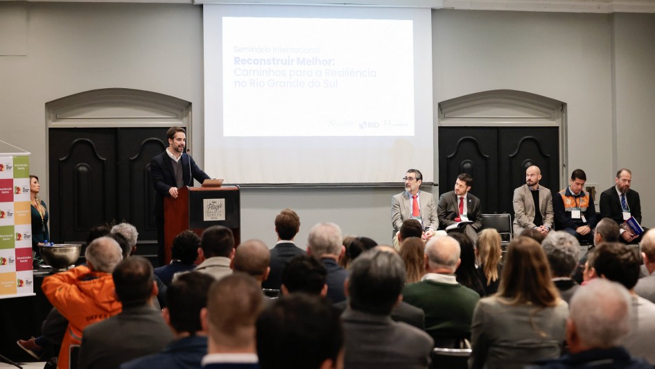 Governo do Estado realiza semin&aacute;rio internacional sobre reconstru&ccedil;&atilde;o e resili&ecirc;ncia&nbsp;clim&aacute;tica&nbsp;jul26